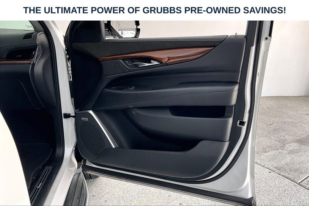Used 2018 Cadillac Escalade Luxury AWD/4WD image 25