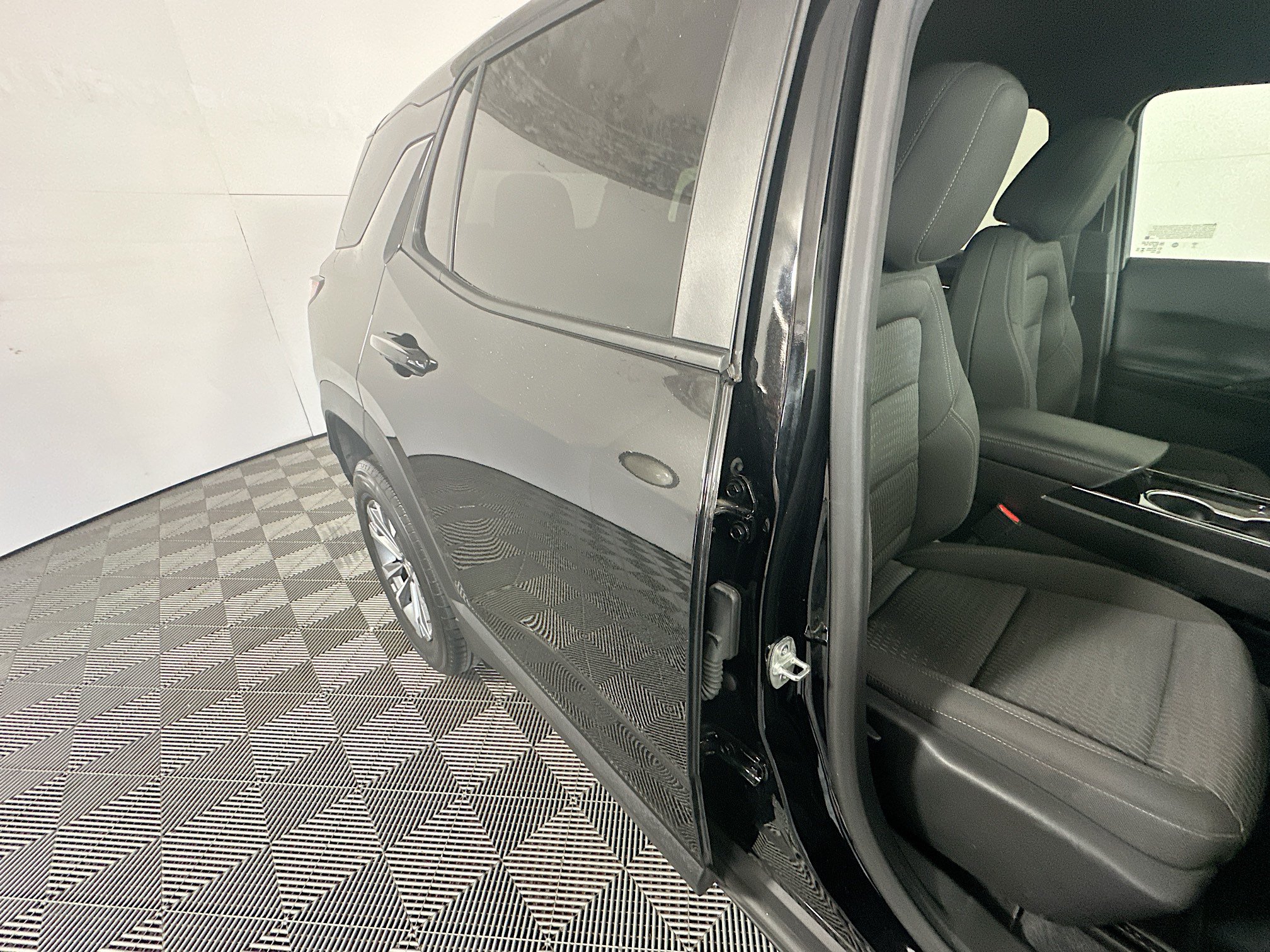 Used 2025 Chevrolet Equinox LT FWD image 28
