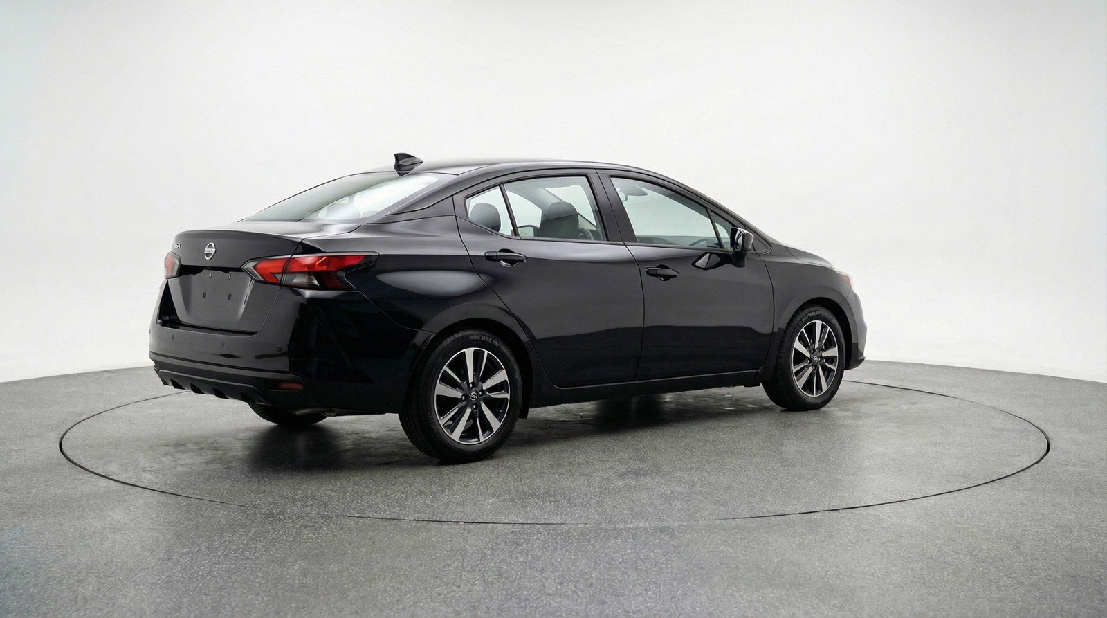 Used 2025 Nissan Versa SV image 9