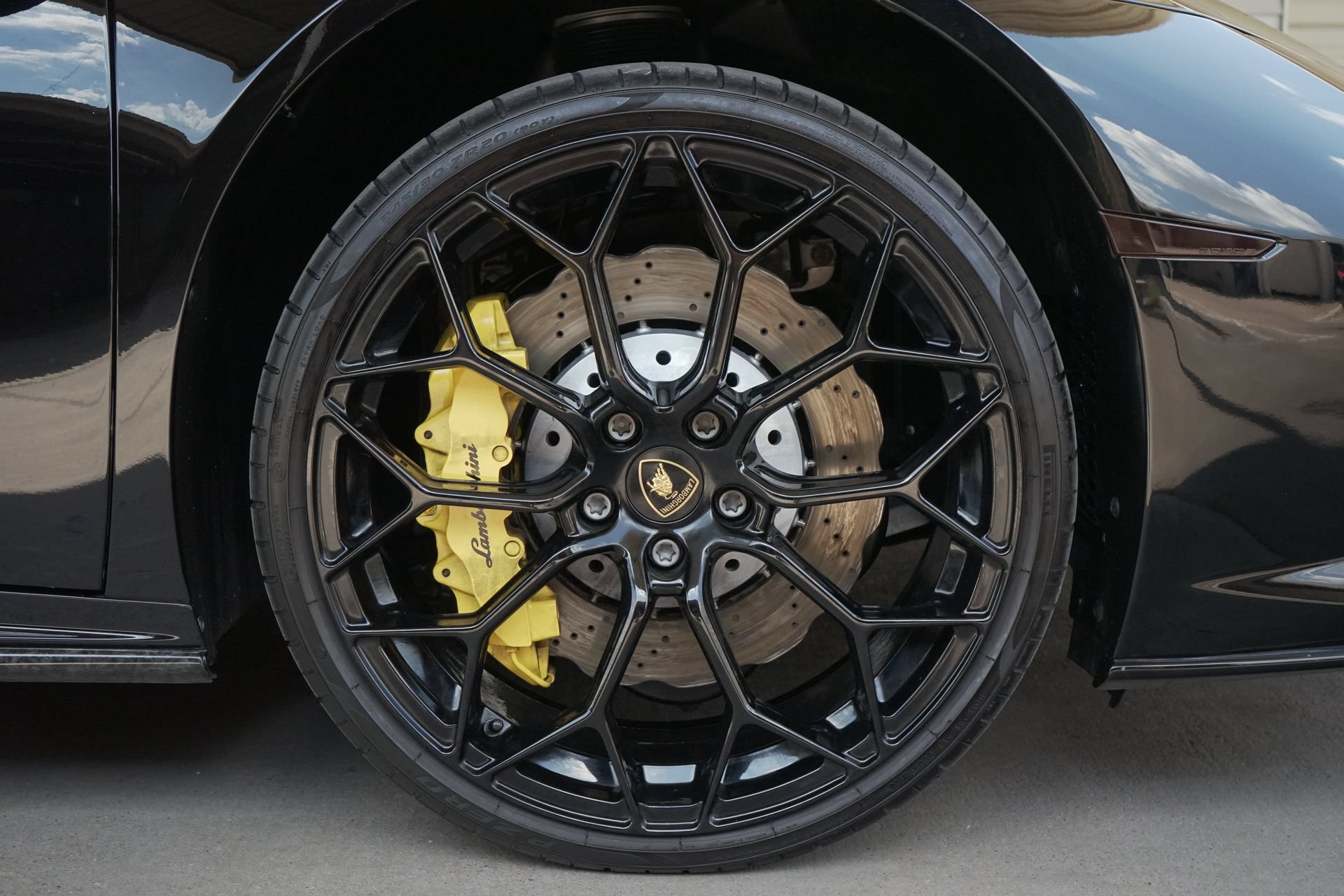 Used 2021 Lamborghini Huracan EVO RWD image 22