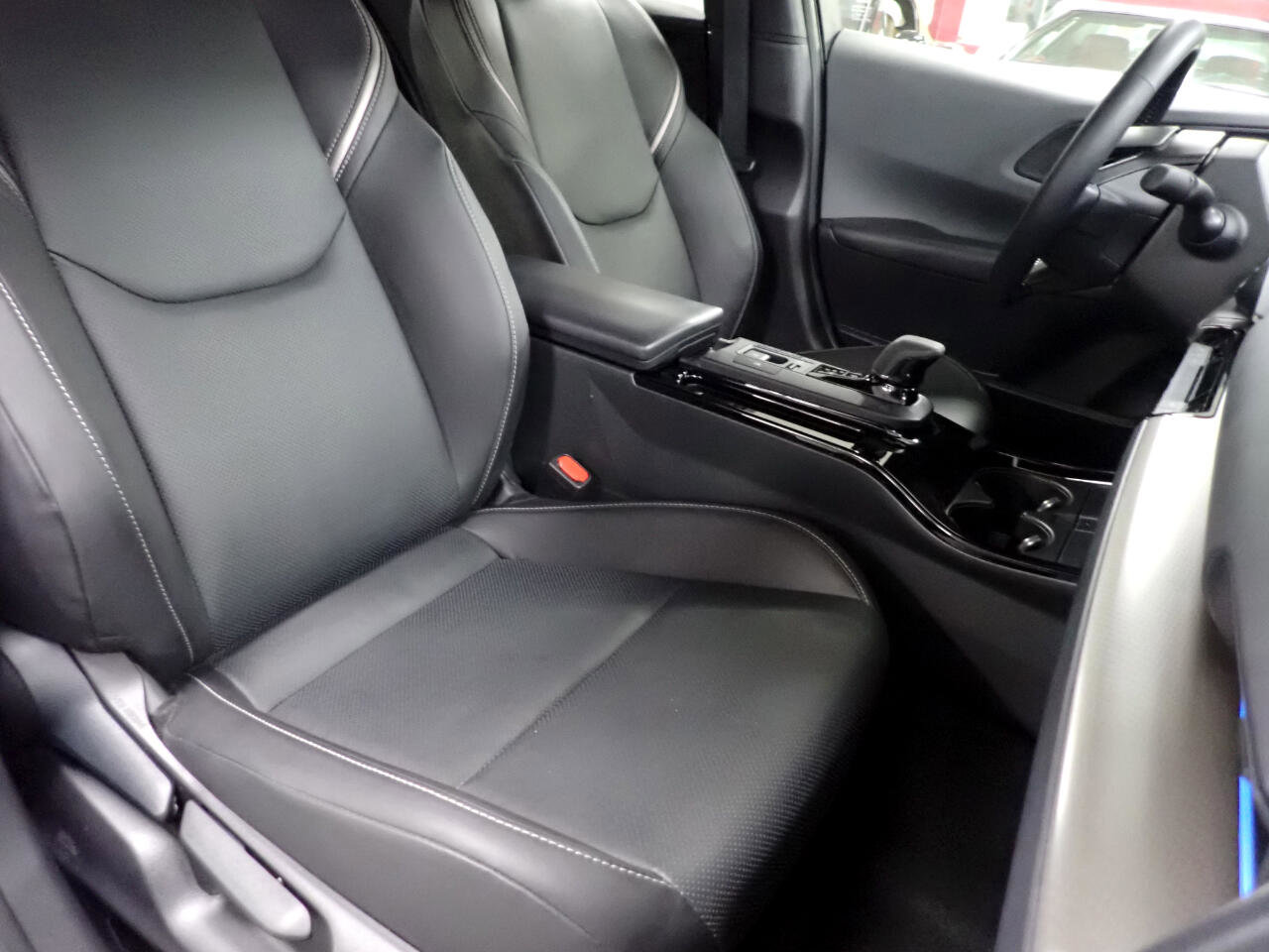 Used 2024 Toyota Prius XLE image 5