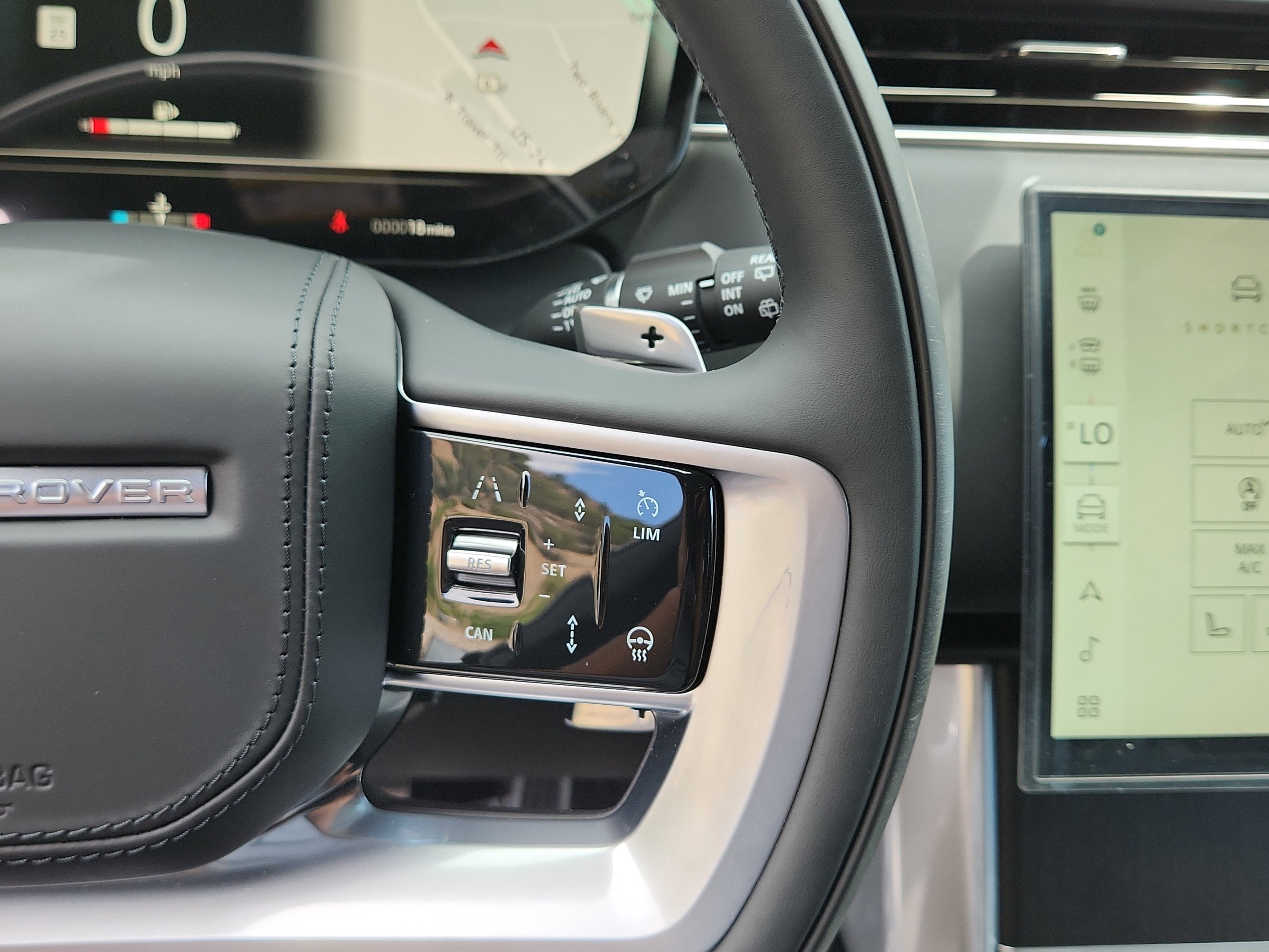 New 2025 Land Rover Range Rover SE image 24