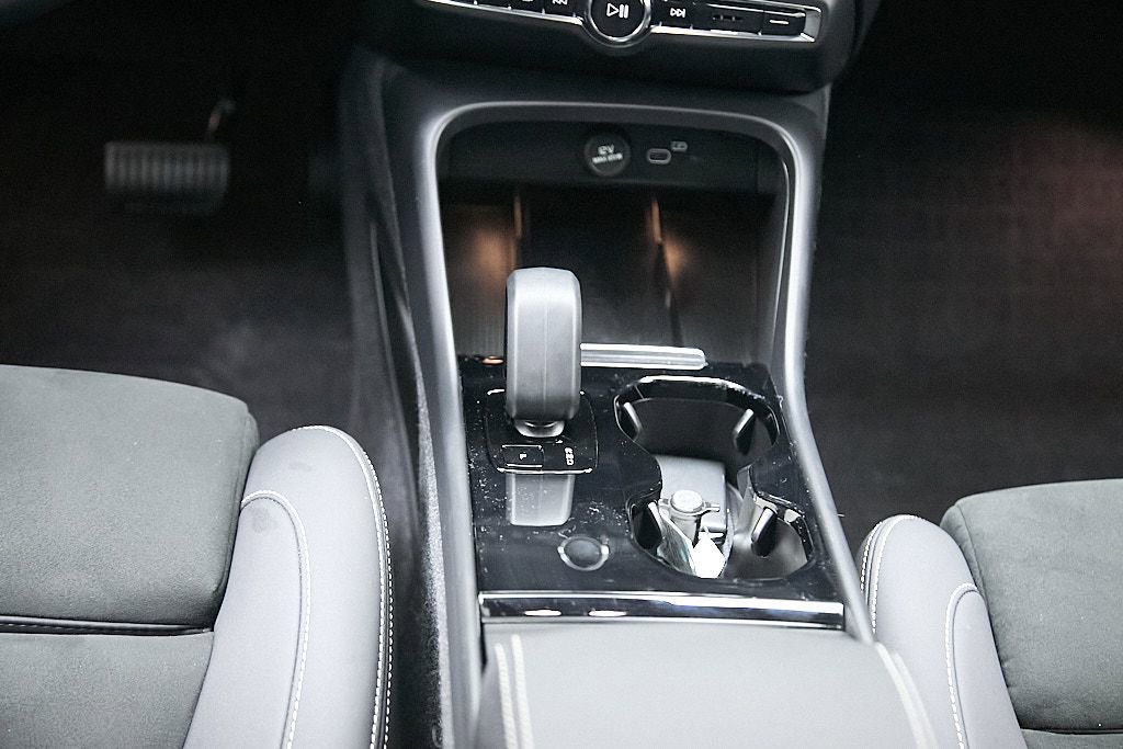 Certified 2023 Volvo XC40 Recharge Ultimate w/ Protection Package Premier image 28