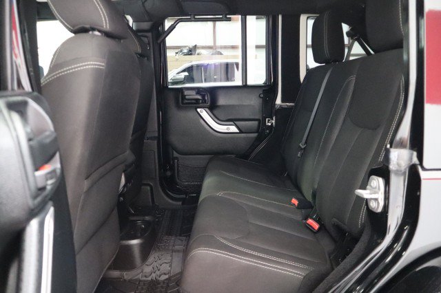 Used 2017 Jeep Wrangler Unlimited Sahara w/ Connectivity Group AWD/4WD image 40