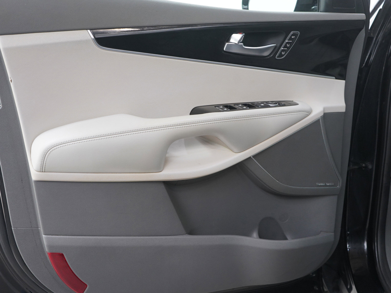 Used 2019 Kia Sorento SX image 17