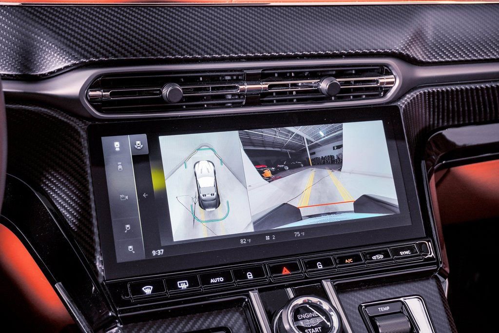 Used 2026 Aston Martin V8 Vantage Roadster image 31