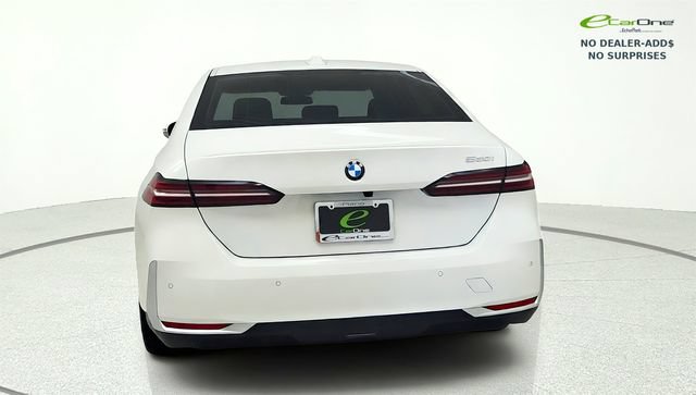 Used 2024 BMW 530i w/ Premium Package RWD image 7