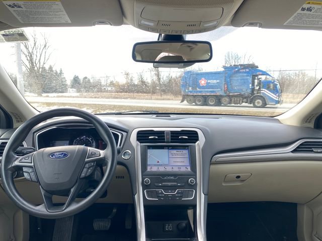 Used 2019 Ford Fusion SE image 16