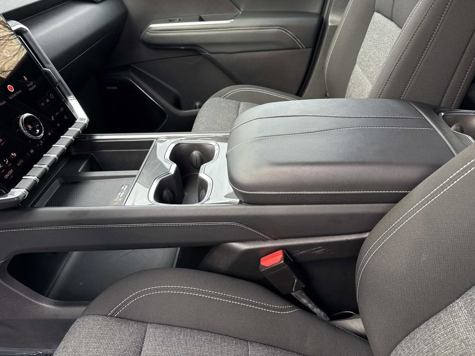 Used 2025 GMC Acadia Elevation image 14