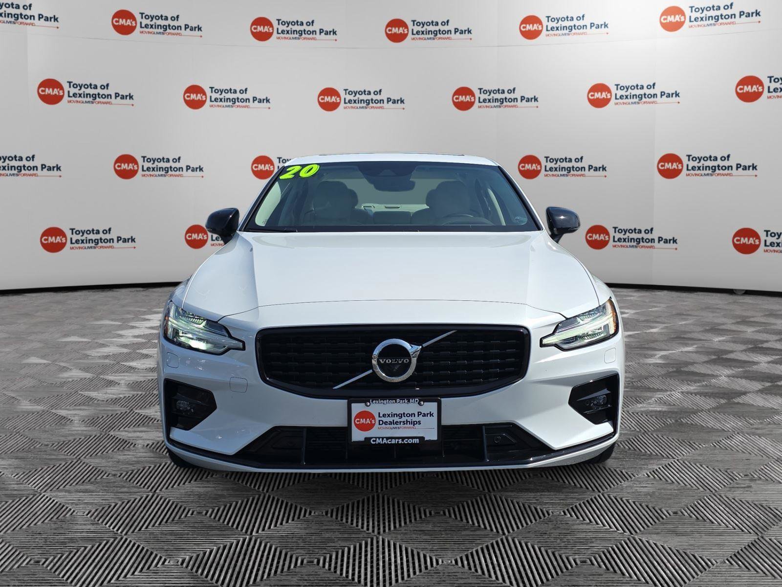 Used 2022 Volvo S60 B5 Momentum w/ Advanced Package image 2