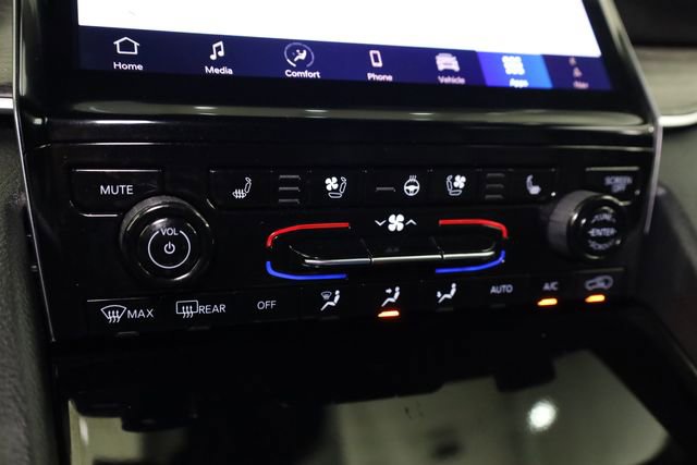 Used 2025 Jeep Grand Cherokee L Limited image 23