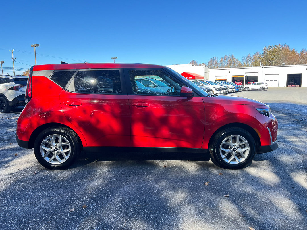 Used 2025 Kia Soul LX w/ LX Technology Package image 7