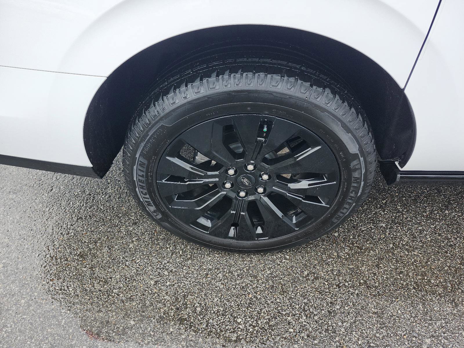 Used 2025 Ford Expedition Max Platinum w/ Stealth Appearance Package image 7