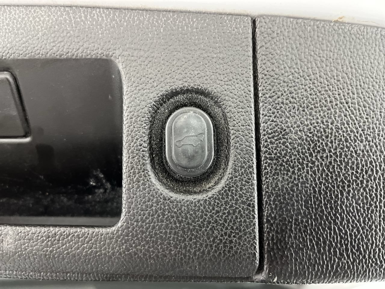 Used 2018 GMC Yukon SLT AWD/4WD image 32