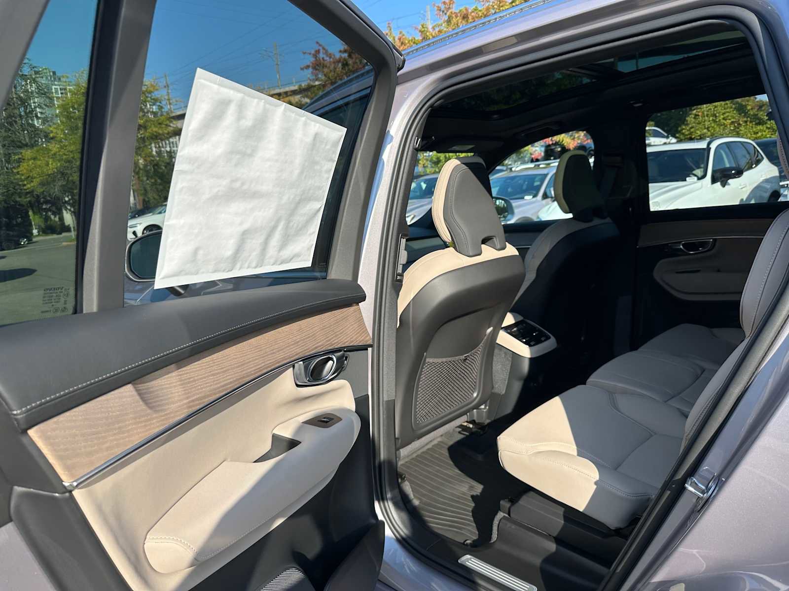 New 2026 Volvo XC90 B6 Plus w/ Protection Package Premier image 16