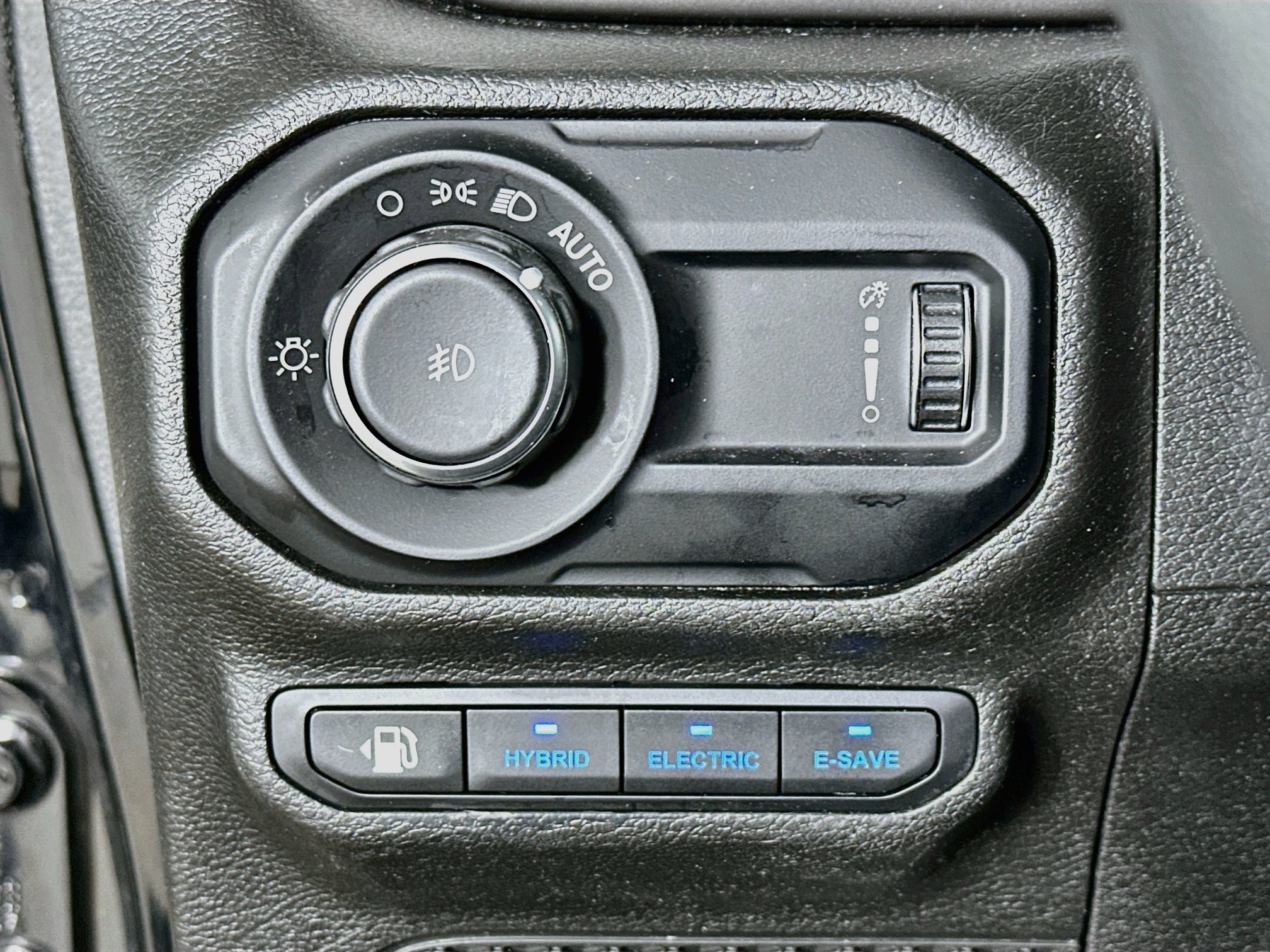 Used 2023 Jeep Wrangler Unlimited Rubicon 4xe AWD/4WD image 17