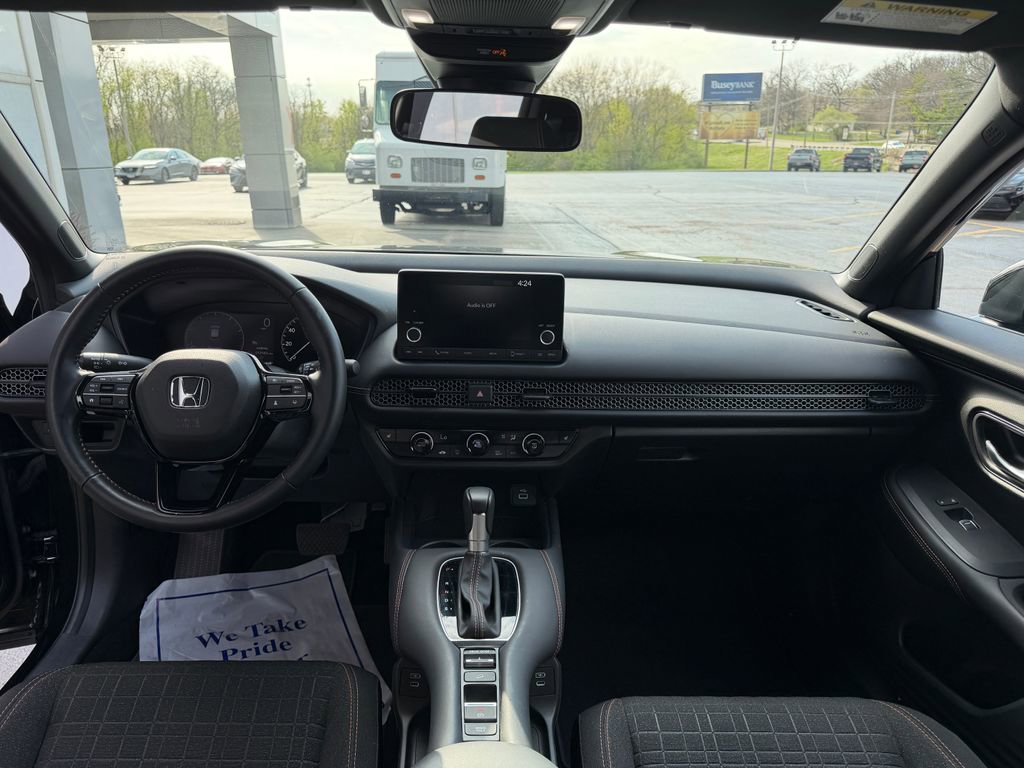 Used 2025 Honda HR-V Sport image 12