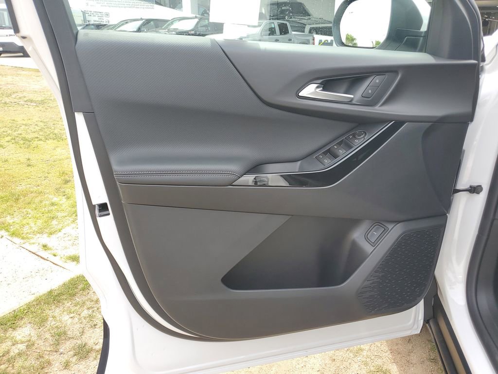 New 2026 Chevrolet Equinox LT image 9
