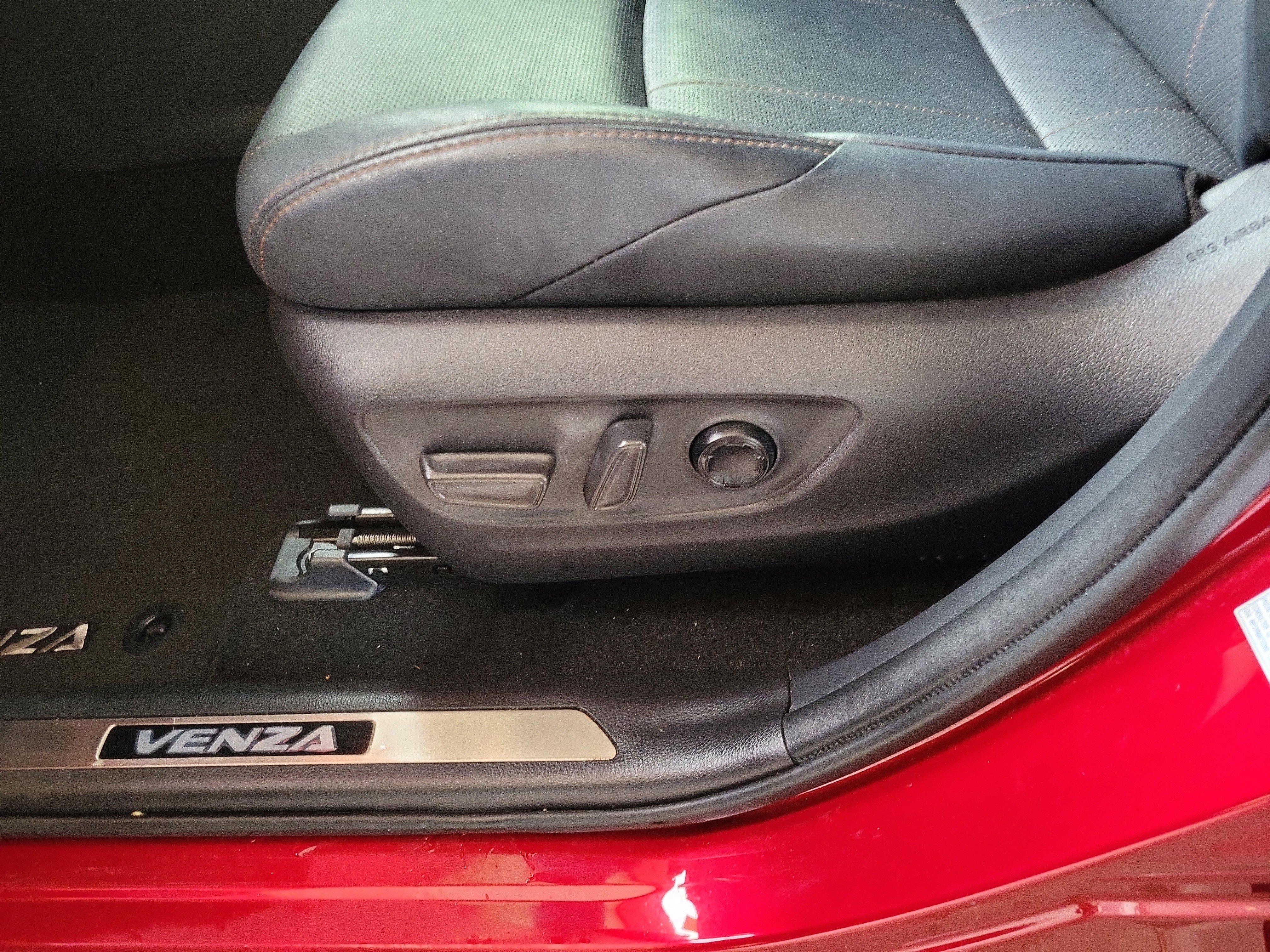 Certified 2021 Toyota Venza XLE image 14