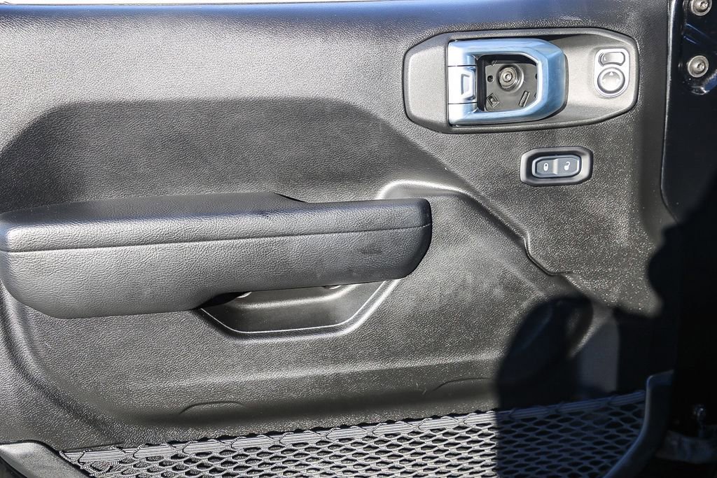 Certified 2022 Jeep Gladiator Mojave w/ Cold Weather Group image 22