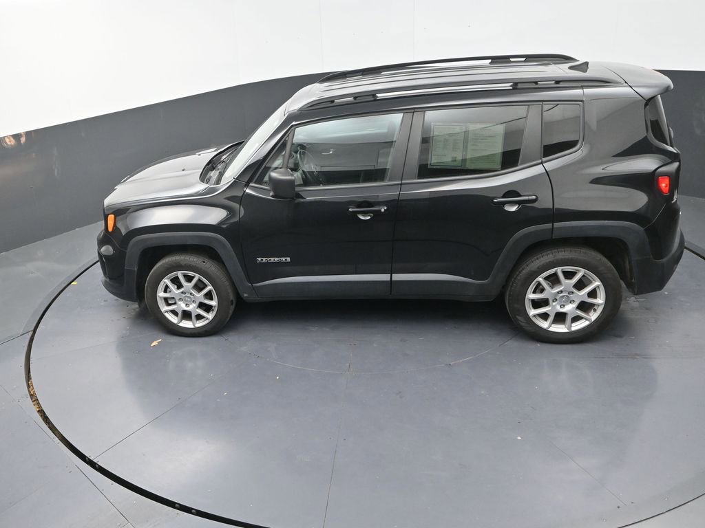 Used 2023 Jeep Renegade Latitude w/ Premium Group image 16
