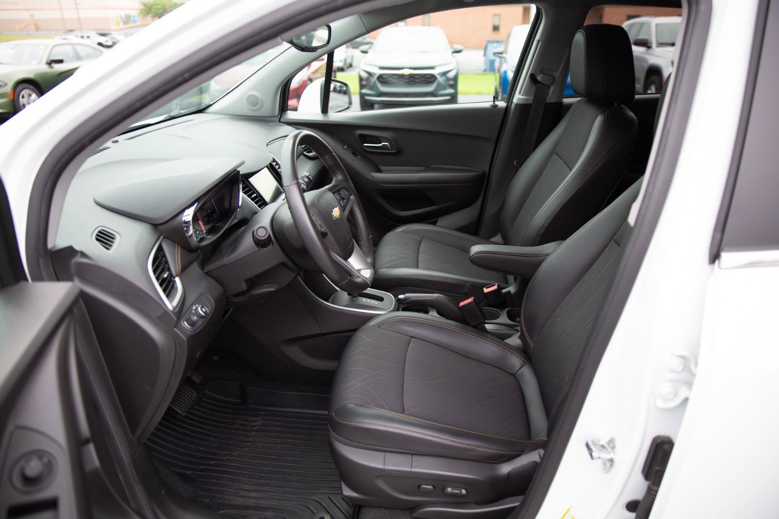 Used 2019 Chevrolet Trax LT w/ LT Convenience Package AWD/4WD image 20
