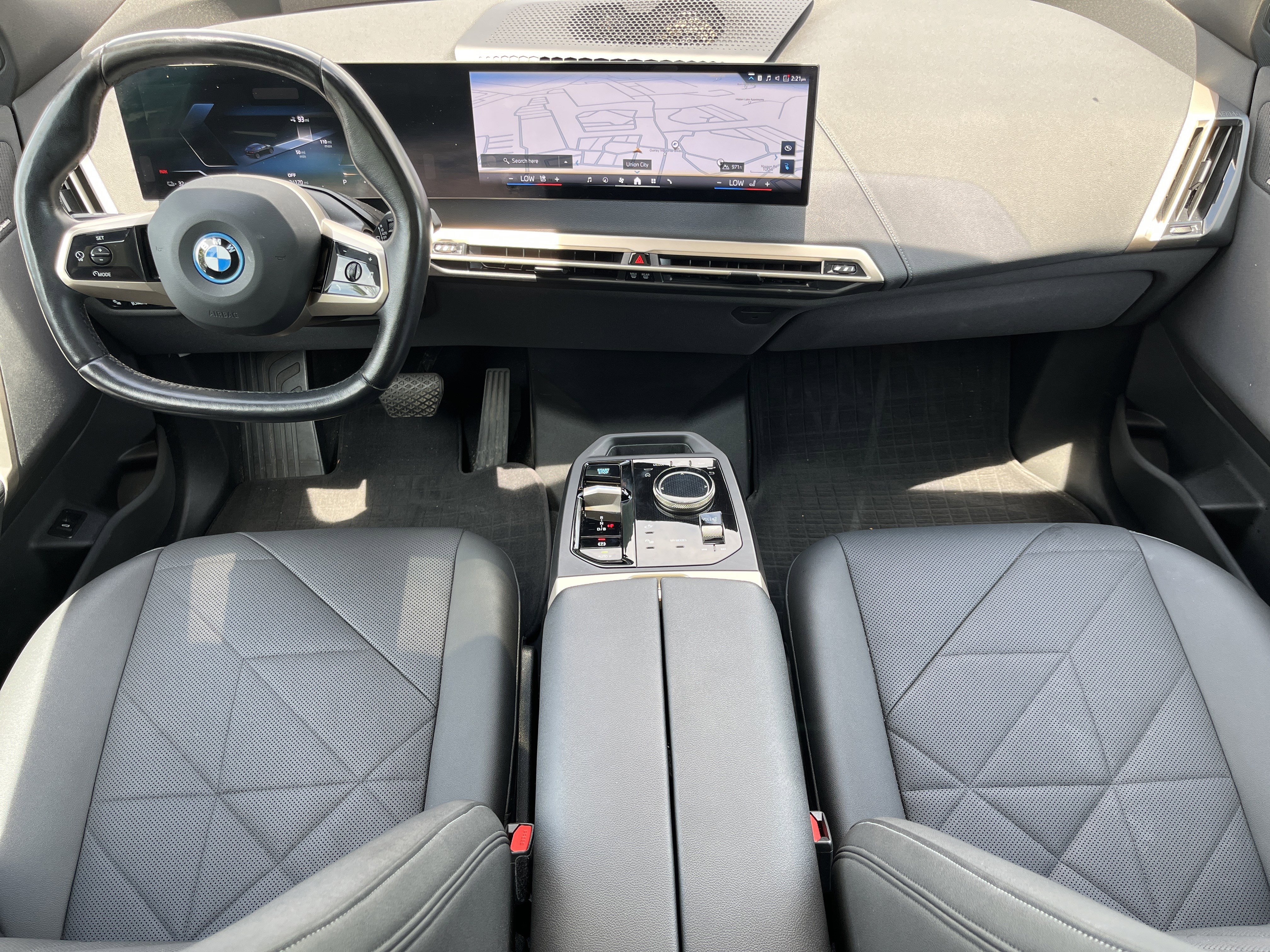 Used 2024 BMW iX xDrive50 w/ Sport Package AWD/4WD image 3