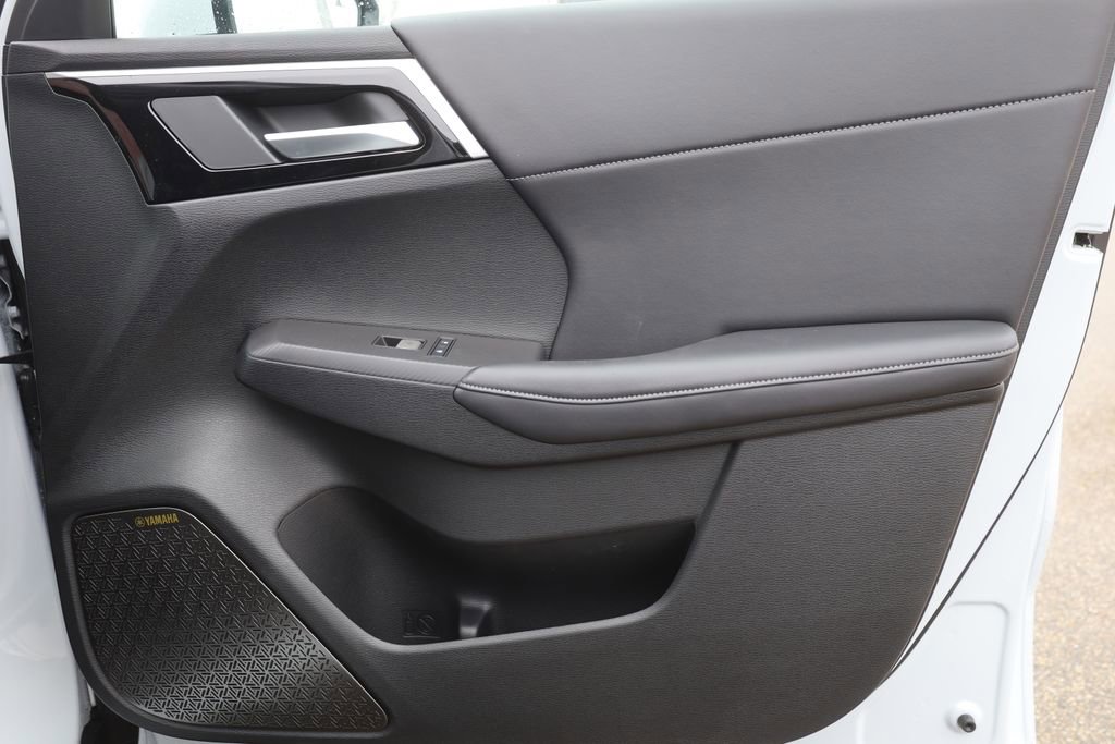 New 2025 Mitsubishi Outlander SE image 16