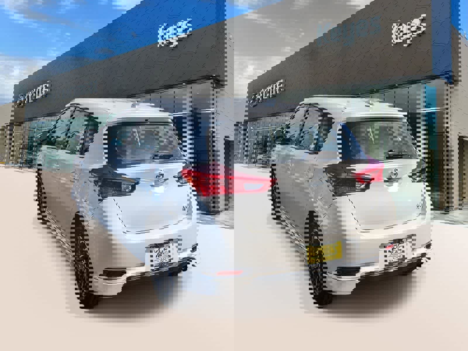 Used 2018 Toyota Corolla iM w/ Carpet Mat Package (TMS) image 7