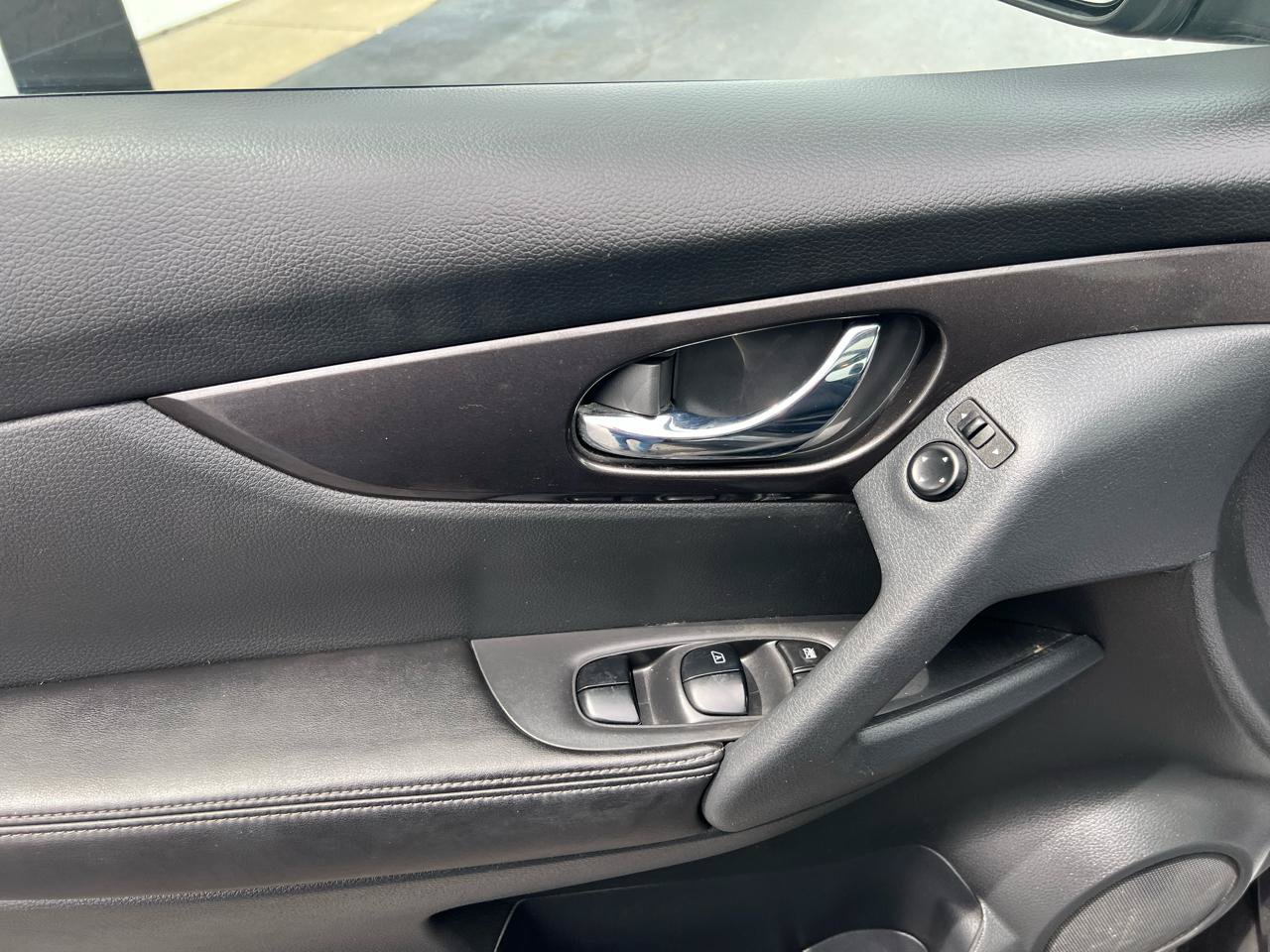 Used 2019 Nissan Rogue SL AWD/4WD image 17