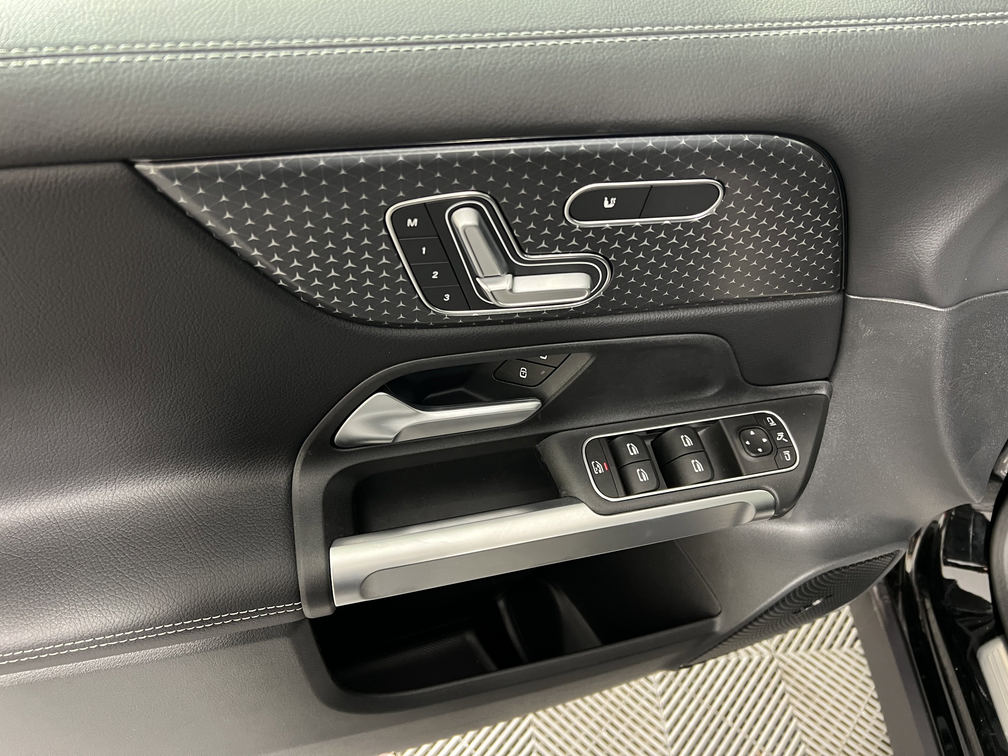 Used 2026 Mercedes-Benz GLB 250 4MATIC image 19