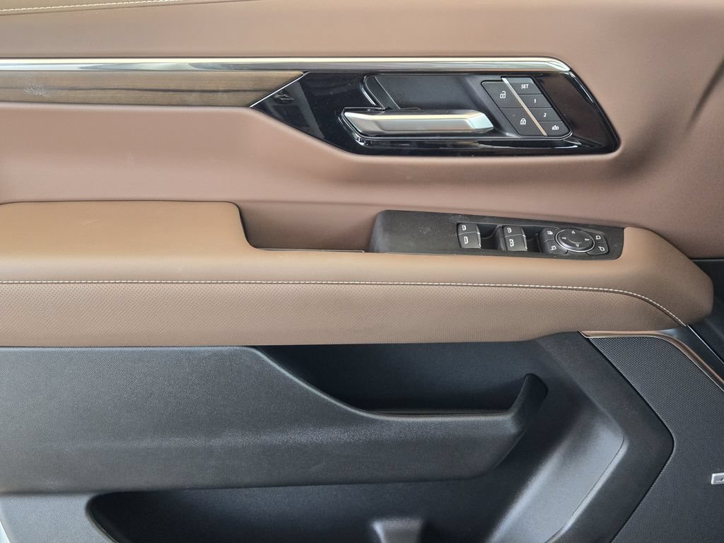 New 2026 Chevrolet Tahoe High Country AWD/4WD image 19