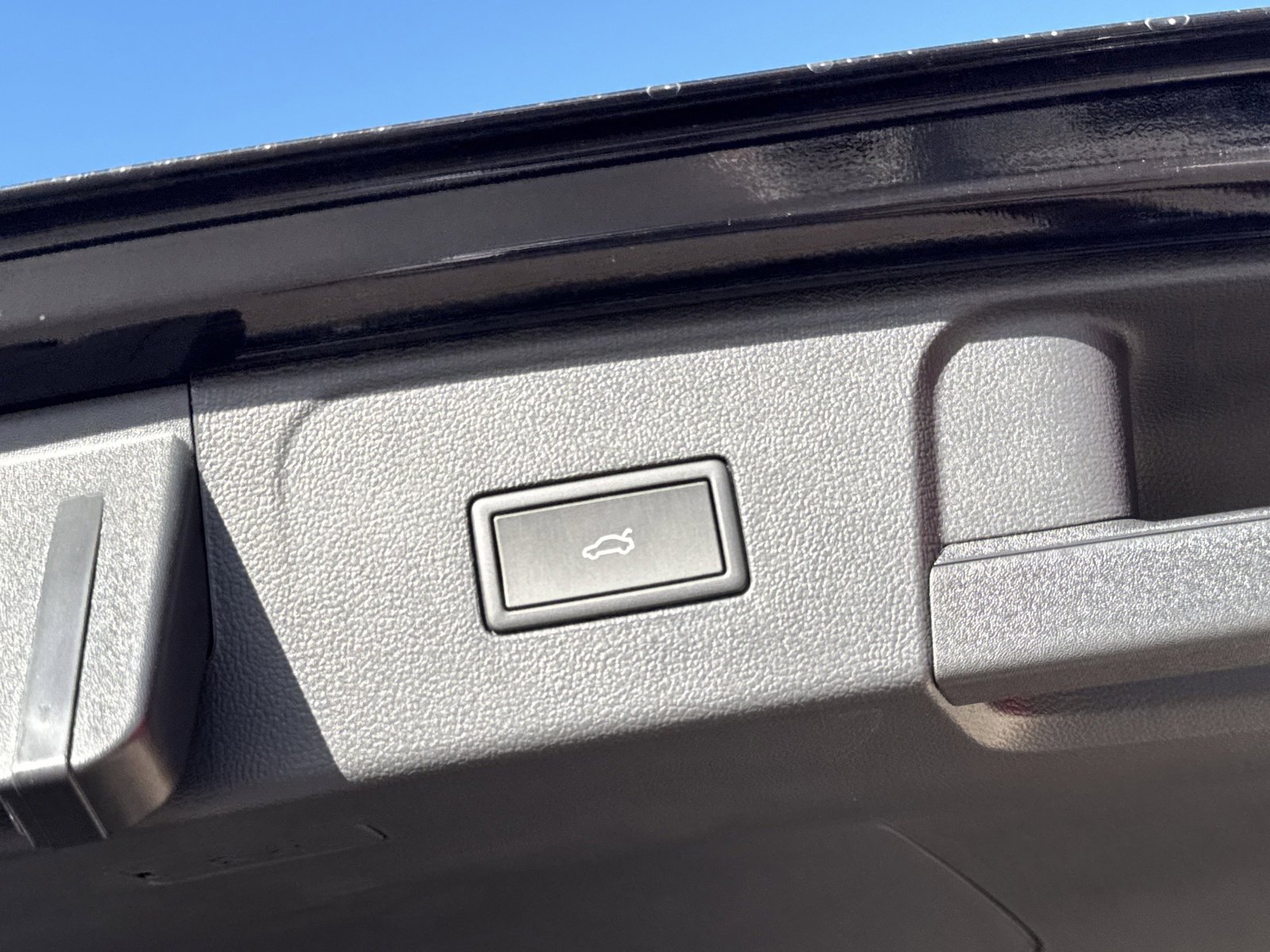 New 2026 Volkswagen Atlas SE image 8