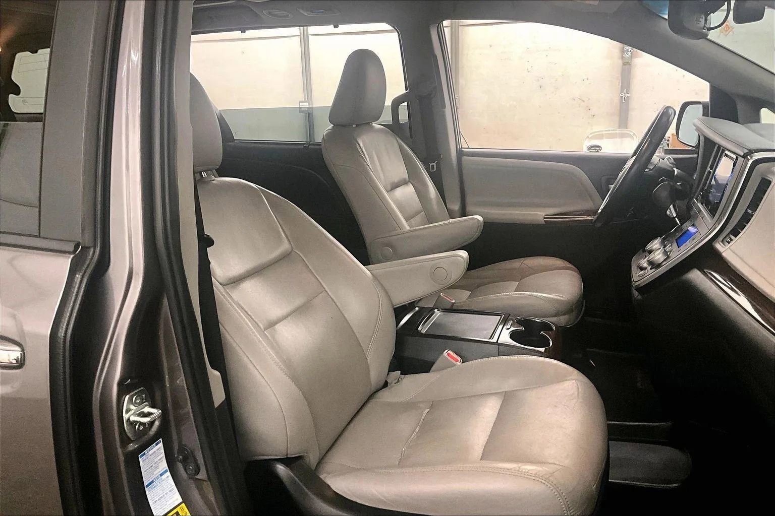 Used 2015 Toyota Sienna Limited Premium image 8