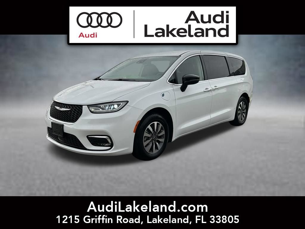 Used 2024 Chrysler Pacifica Limited