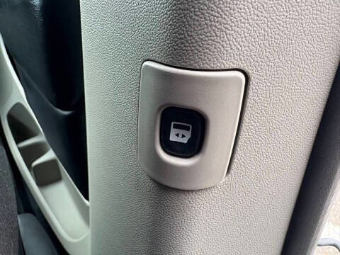 Used 2012 Dodge Grand Caravan SXT image 31