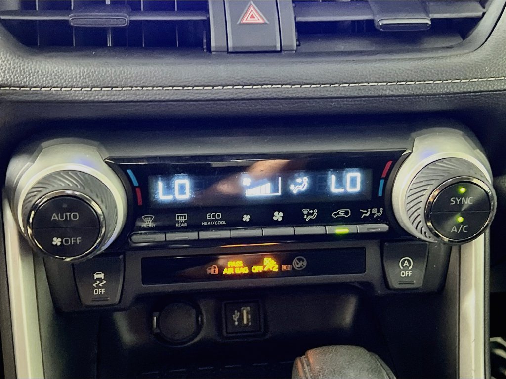 Used 2025 Toyota RAV4 XLE FWD image 23