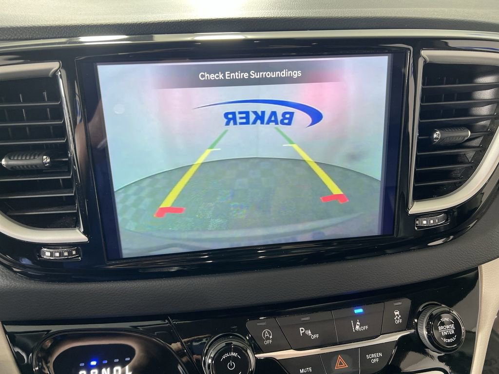 Used 2023 Chrysler Pacifica Touring-L image 15