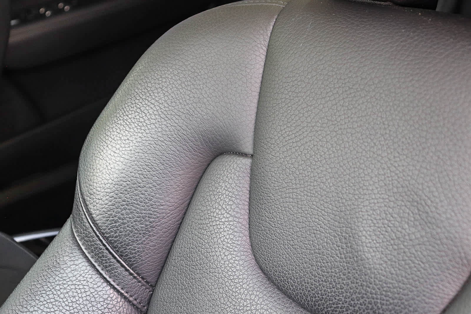 Used 2023 Volvo S90 B6 Plus AWD/4WD image 31