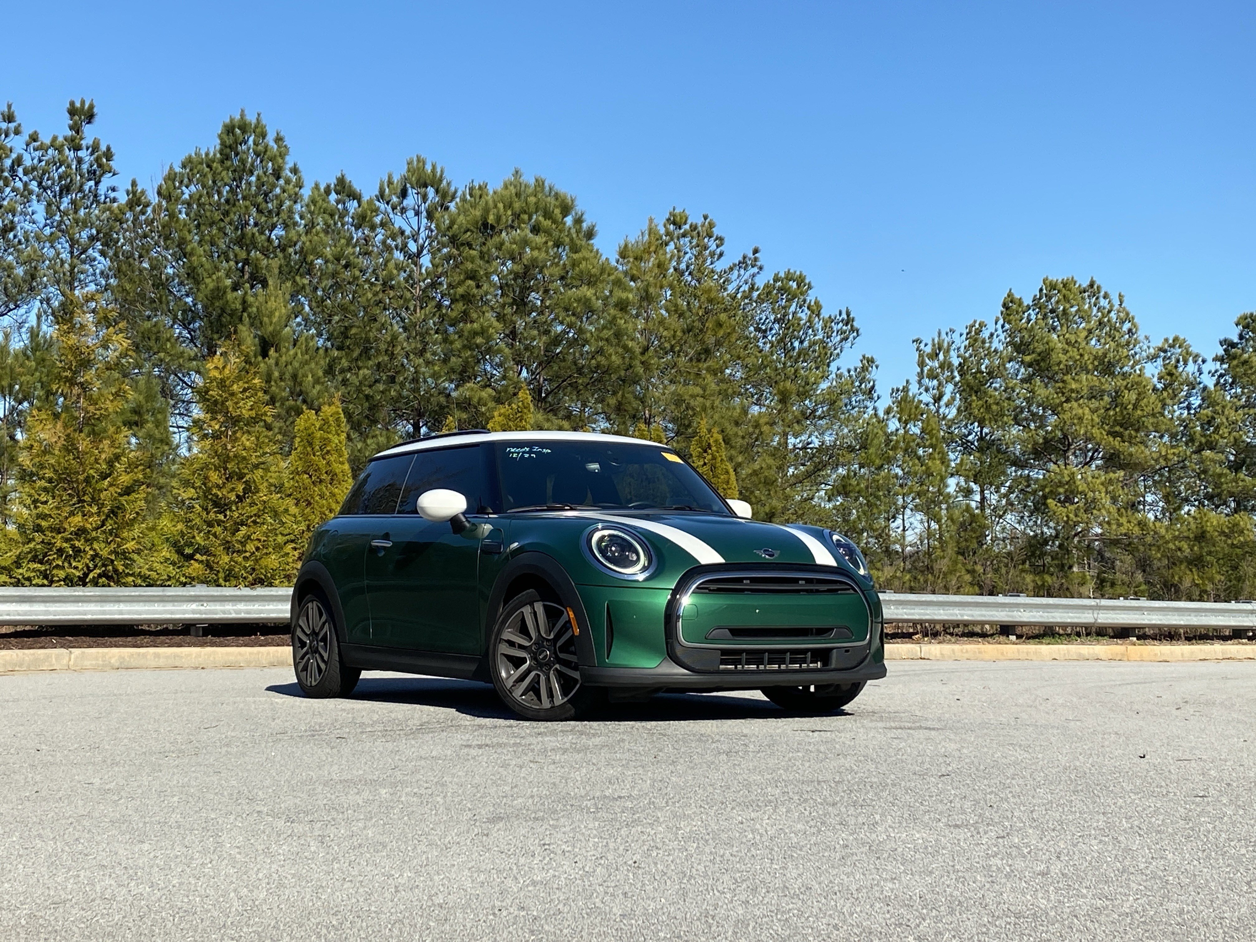 Used 2022 MINI Cooper 2-Door Hardtop video 2