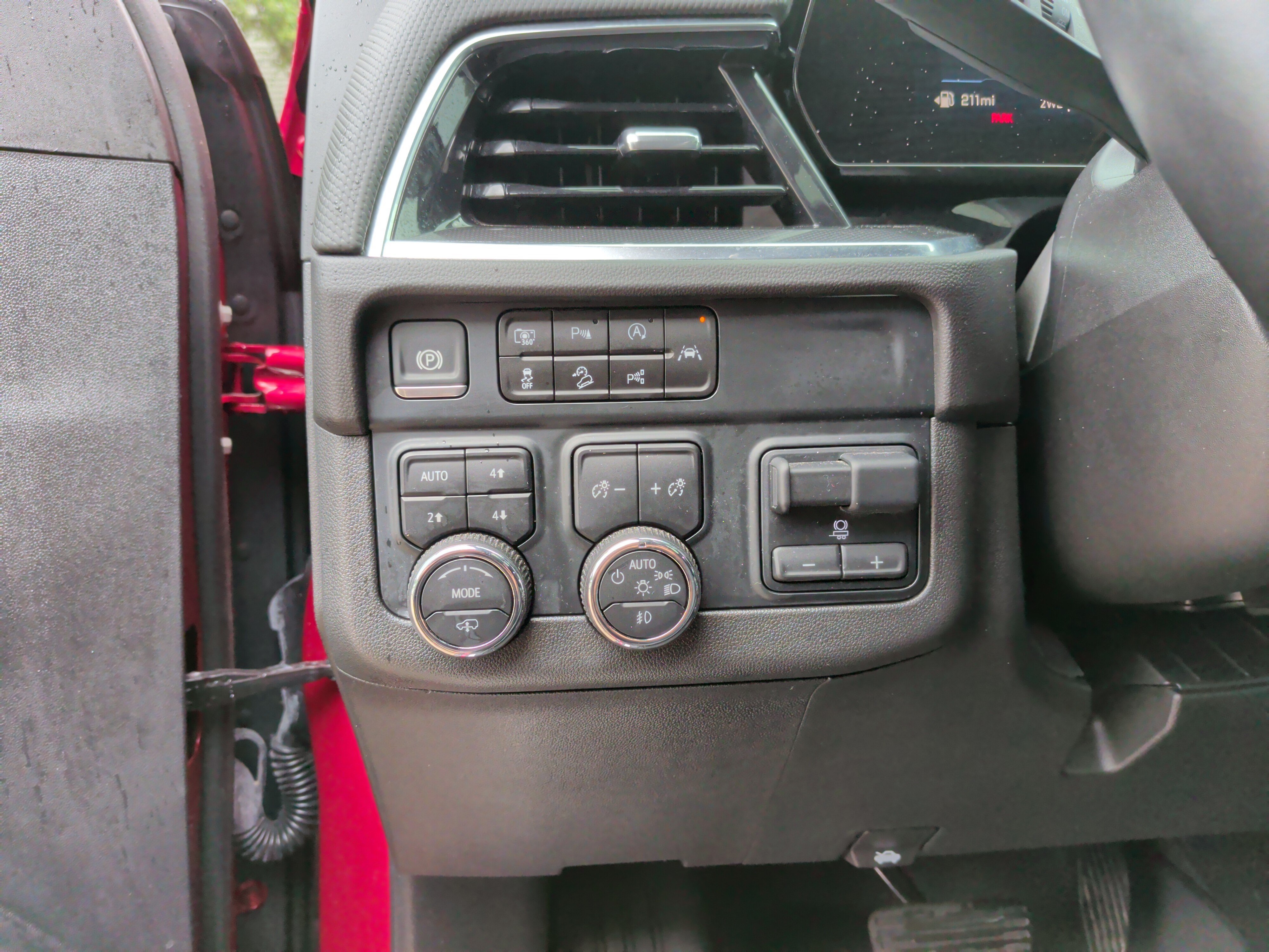 Used 2025 Chevrolet Tahoe RST w/ RST Capability Package AWD/4WD image 40
