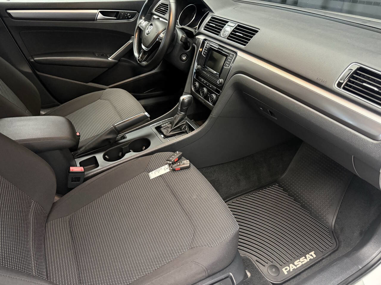 Used 2016 Volkswagen Passat 1.8T R-Line image 20