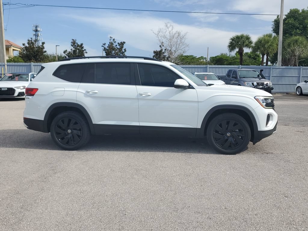 Certified 2024 Volkswagen Atlas SE w/ Panoramic Sunroof Package FWD image 4