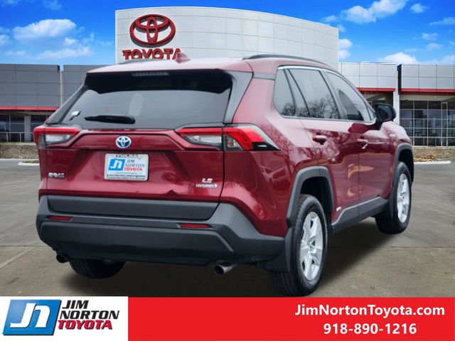 Used 2021 Toyota RAV4 LE image 6