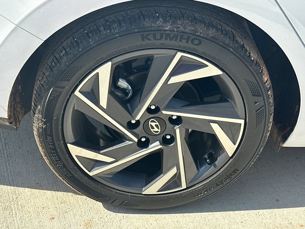 Certified 2025 Hyundai Elantra Sport FWD image 17
