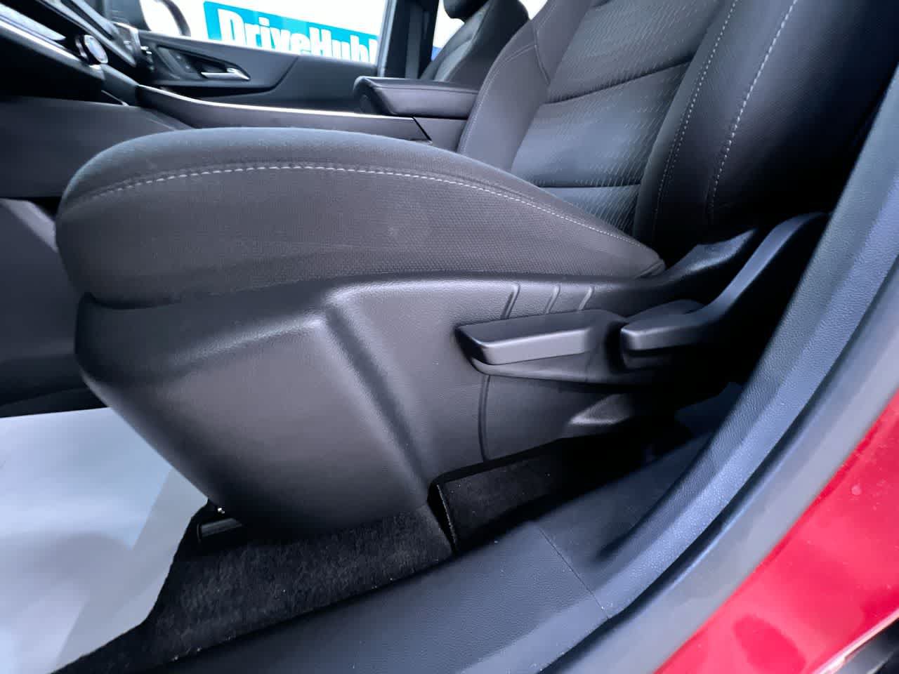 Used 2025 Chevrolet Equinox LT w/ Safety and Technology Package FWD image 13