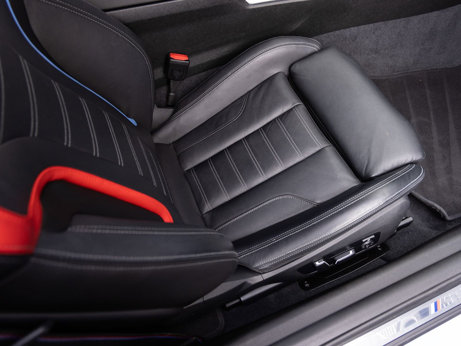 Used 2024 BMW M2 w/ Lighting Package image 27