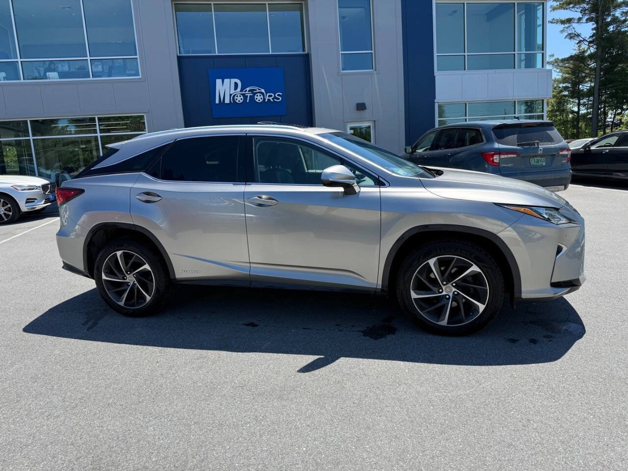 Used 2017 Lexus RX 450h AWD w/ Luxury Package image 3