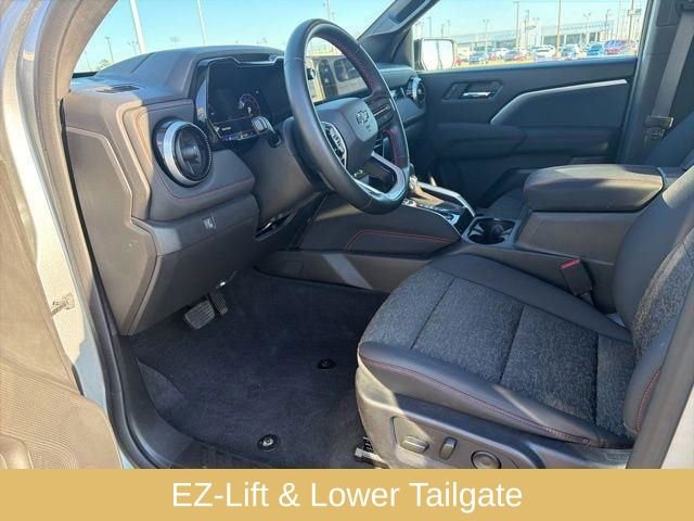 Used 2024 Chevrolet Colorado Z71 w/ Z71 Convenience Package 2 image 18