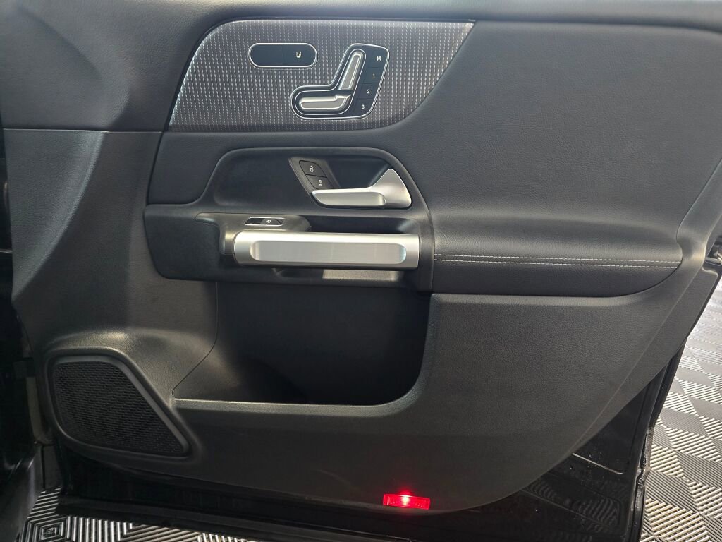 Used 2023 Mercedes-Benz GLB 250 4MATIC image 43